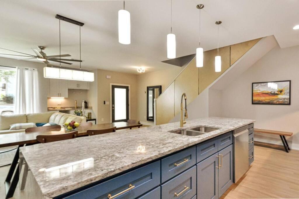 New Modern Near Ga Tech Ferienhaus *